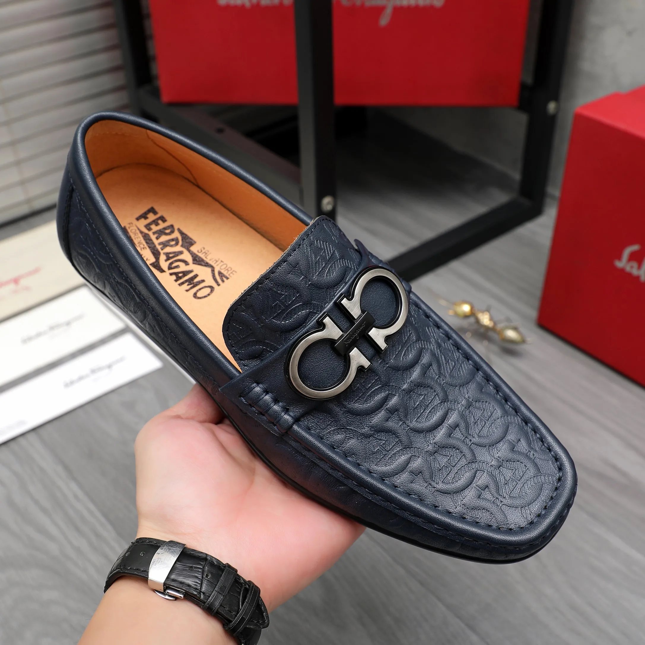 Men's shoes 💰380 Product trademark: Ferragamo "Ferragamo" casual slip-on shoes Regular size: 38-45 (45. Customized, non-returnable) Product materials: Selected embossed cowhide upper, pigskin lining, rubber outsole